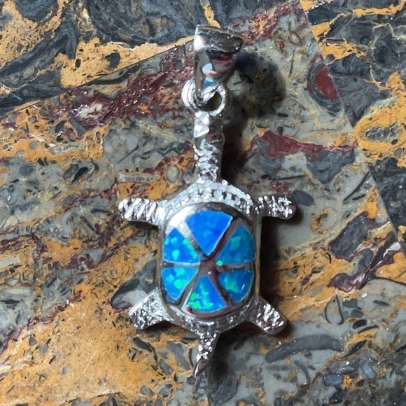 STERLING SILVER 925 BLUE AUSTRALIAN OPAL TORTOISE PENDANT​​ - Picture 2 of 8
